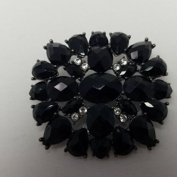 Vintage Liz Claiborne Black Rhinestone Cluster Brooch, Signed, Sparkle, Estate - Picture 2 of 7